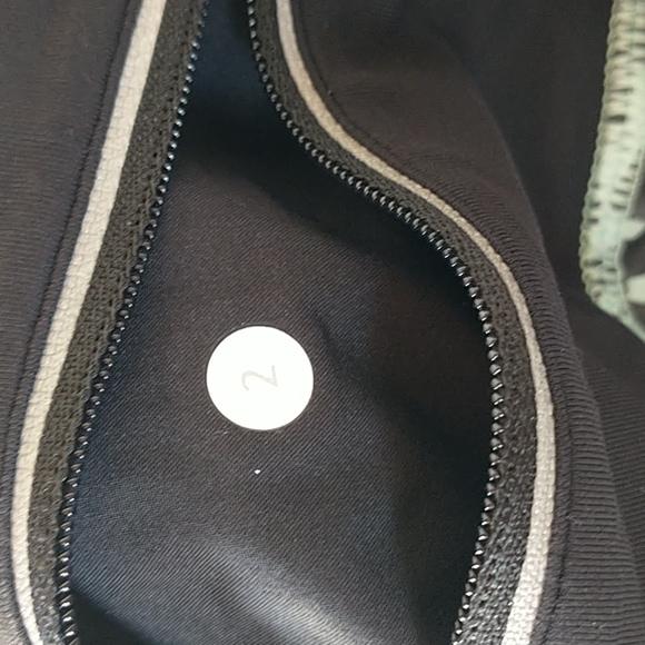 Lululemon run Speed Short Lined Athletic Lightweight size 2 - Picture 6 of 6